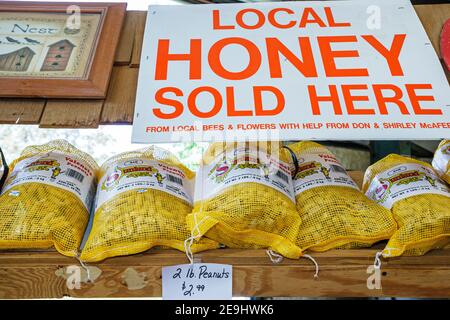 Alabama Clanton Headley's Fresh Fruits & Vegetables,local produce roadside honey peanuts display sale, Stock Photo