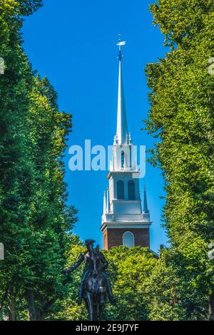 Paul Revere Statue Old North Church Freedom Trail Boston Massachusetts.Patriots put up 1 lantern in steeple if redcoats were going by land and 2 if by Stock Photo
