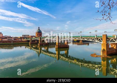 The Saint Pierre bridge over the Garonne and the Grave in Toulouse in Occitania, France Stock Photo