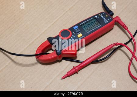 non-contact electronic meter clamp meter for measuring current and voltage Stock Photo