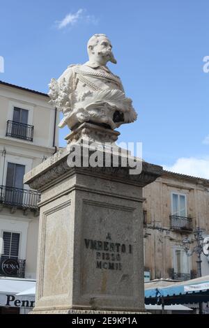 Statue of king Umberto I (1878-1900) in the Piazza della Repubblica, Pizzo, Vibo Valentia, Calabria, Italy Stock Photo
