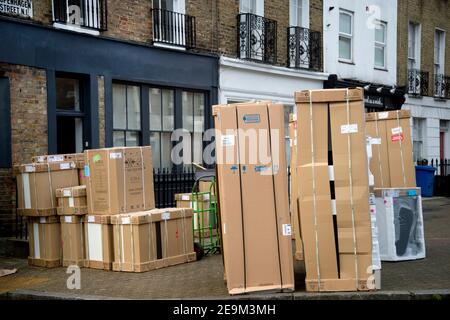 London, Islington. Delivery of kitchen equipment. Stock Photo