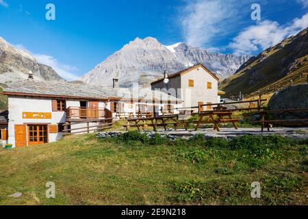 Alpine refuge d'Entre-Deux-Eaux. Leisse valley. Grande Casse mountain. Parc National de la Vanoise. France. Europe. Stock Photo