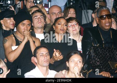 Janet Jackson attends the presentation of Louis Vuitton Spring-Summer 2007  Ready-to-Wear collection held at the 'Petit Palais' in Paris, France, on  October 8, 2006. Photo by Khayat-Nebinger-Orban-Taamallah/ABACAPRESS.COM  Stock Photo - Alamy