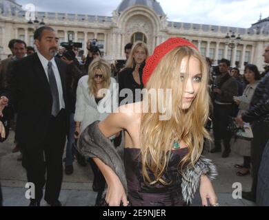 US actresses Mary-Kate (front) and Ashley Olsen arrive at the presentation of the Dior Spring-Summer 2007 Ready-to-Wear collection by British designer John Galliano, in the Grand Palais in Paris, France on October 3, 2006. Photo by Axelle de Russe/ABACAPRESS.COM Stock Photo