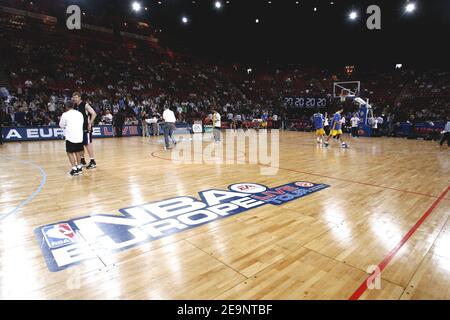 Atmosphere during an exhibition match at the Bercy Stadium in Paris, France on October 8, 2006. San Antonio Spurs is in Paris as part of NBA Europe Live tour, a promotional event which brought four NBA teams, the Suns, the Philadelphia 76ers, the Los Angeles Clippers and the San Antonio Spurs to Europe. Spurs won 97-84. Photo by Christian Liewig/ABACAPRESS.COM Stock Photo
