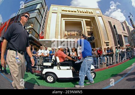 Tiger Woods Tiger tee shot on Hollywood Boulevard and in front the Kodak theatre to celebrate the launch of Electonic Arts' Tiger Woods PGA Tour 07, in Los Angeles, USA, on October 10, 2006. Photo by Lionel Hahn/Cameleon/ABACAPRESS.COM Stock Photo