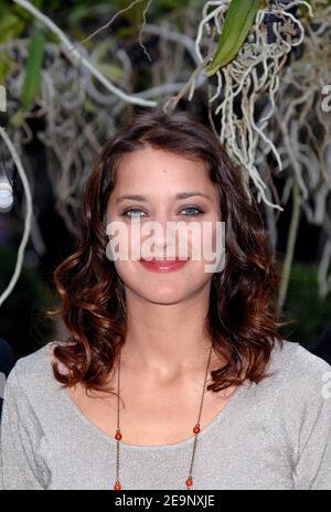 French actress Marion Cotillard poses for pictures during a photocall to promote her new movie 'A Good Year' held at the George V hotel in Paris, France, on October 13, 2006. Photo by Nicolas Khayat/ABACAPRESS.COM Stock Photo