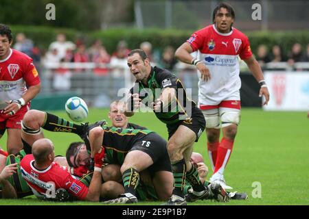 Northampton's Mark Robinson in action during the Heineken Cup match, Biarritz Olympique vs Northampton Saints (pool 6) at Aguilera Stadium in Biarritz, France on October 22, 2006. Biarritz won 22-10. Photo by Manuel Blondeau/Cameleon/ABACAPRESS.COM Stock Photo