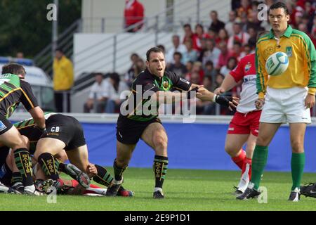 Northampton's Mark Robinson in action during the Heineken Cup match, Biarritz Olympique vs Northampton Saints (pool 6) at Aguilera Stadium in Biarritz, France on October 22, 2006. Biarritz won 22-10. Photo by Manuel Blondeau/Cameleon/ABACAPRESS.COM Stock Photo