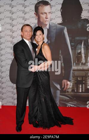 Cast member Daniel Craig and his wife pose together as they arrive to the premiere of the new 007 'Casino Royale' held at the Grand Rex theatre in Paris, France, on November 17, 2006. Photo by Khayat-Nebinger/ABACAPRESS.COM Stock Photo