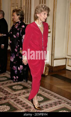 French author Helene Carrere d'Encausse prior to a state dinner with Cambodian King Norodom Sihamoni, at the Elysee Palace in Paris, France, on November 20, 2006. Photo by Alain Benainous/Pool/ABACAPRESS.COM Stock Photo