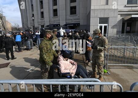 Yankee stadium entrance hi-res stock photography and images - Alamy