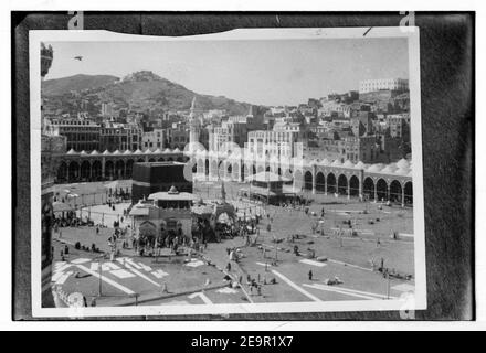 Mecca, ca. 1910. Bird's-eye view of uncrowded Kaaba Stock Photo