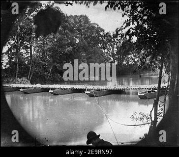 Mrs. Nelson's Crossing, Va. Pontoon bridge across the Pamunkey, built by the 50th New York Engineers Stock Photo