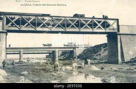 Mujeres lavando al ropa en el Río de Oro, Puente de Hierro de la CEMR, Puente del General Marina y Puente de la CNA, Melilla 7. Stock Photo