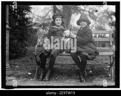 NAGEL, DOROTHY. DAUGHTER OF CHARLES NAGEL. LEFT, WITH BEATRICE PITNEY Stock Photo