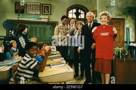 Nancy Reagan on the set of television show ''Diff'rent Strokes'' with Conrad Bain, Todd Bridges, Dana Plato, Mary Jo Cattlett, and Shavar Ross 1983-03-09. Stock Photo