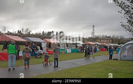 Portobello, Edinburgh, Scotland, UK. 6th February 2021. Dreary and Cool at below 4 degrees for those attending the Market in Brighton Place where traders are currently only permitted to sell food and drink produce due to Covid-19 restrictions. Stock Photo