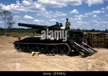 USA Vietnam-Krieg US ARMY Selbstfahrgeschütz (Selbstfahrlafette) M110 203 mm - Vietnam War United States Army Self-Propelled Gun M110 8 Inch Stock Photo