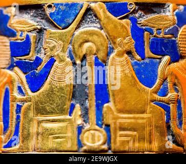 Egypt, Cairo, Egyptian Museum, gold bracelet found in the tomb of the queen Ahhotep, the mother of Ahmosis, Dra Abu el Naga, Luxor. Coronation ritual. Stock Photo