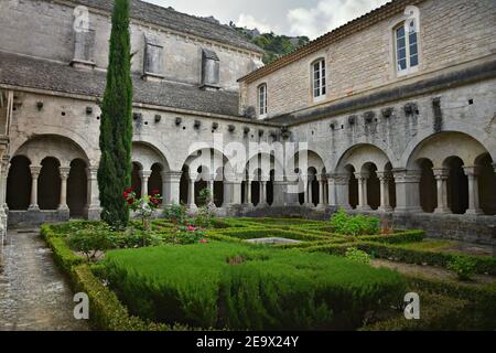 Inner courtyard view of the Sénanque Abbey a Cistercian community near the historic village of Gordes in Vaucluse Provence France. Stock Photo