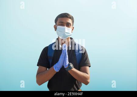 indian delivery man wearing face mask and greeting Stock Photo