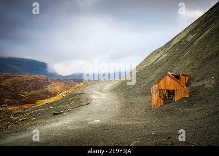 Derilict tin shed at Honister Pass Slate Mine Stock Photo