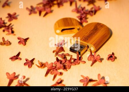 USB flash drive wood without box. with laser engraving "happy moments". set for the photographer, presentable set of photos, luxury Stock Photo