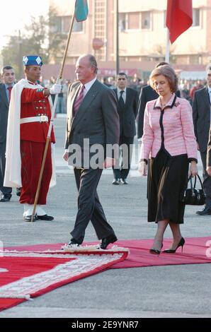 King Juan Carlos and Queen Sofia of Spain arrive at the Royal Theatre in Marrakesh, Morocco on January 17, 2005, for the inauguration of an exhibition on Spain and Morocco during their two-day state visit to the country. Photo by Abd Rabbo-Nebinger/ABACA. Stock Photo
