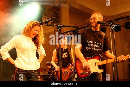 EXCLUSIVE. French singer Lorie and Michael Jones on stage during the rehearsals of British singer Phil Collins's concert given during a charity dinner for his foundation 'Little Dreams' at Palace Hotel in Lausanne, Switzerland on March 18, 2005. Photo by Daniel Giry/ABACA. Stock Photo