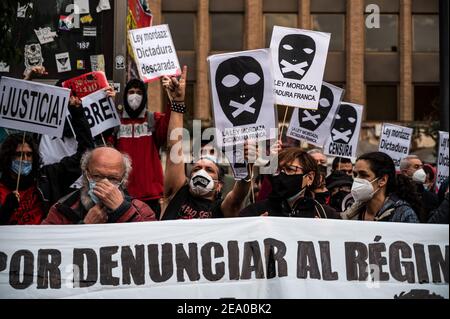 Madrid, Spain. 06th Feb, 2021. Protesters with placards during a demonstration to protest against the Spanish National Court's decision to sentence Catalan rapper Pablo Hasel for some song lyrics and tweets criticizing the Spanish Monarchy, the rapper was convicted and given ten days to enter prison. Credit: Marcos del Mazo/Alamy Live News Stock Photo