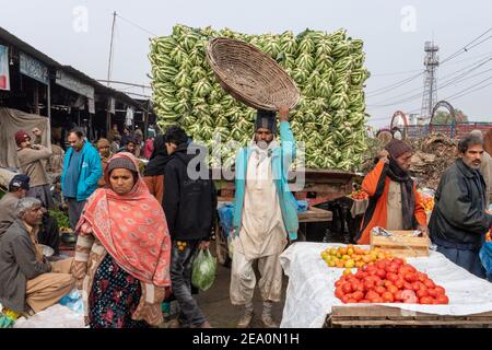 Lahore's Fruit and Vegetable market of Badami Bagh is the biggest wholesale market in the province of Punjab, Pakistan Stock Photo