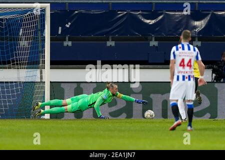 HEERENVEEN, NETHERLANDS - FEBRUARY 6: goalkeeper Remko Pasveer of Vitesse makes a save during the Dutch Eredivisie match between SC Heerenveen and Vit Stock Photo