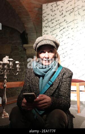 Josephine Hoppe (Tochter von Rolf Hoppe) bei der Aufzeichnung der Fernsehsendung zum 100. Geburtstag von Herbert Köfer in Hoppes Hoftheater in Dresden Stock Photo