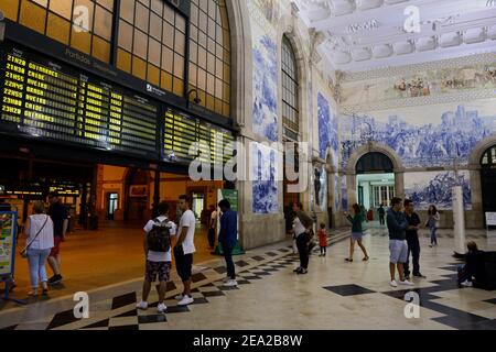 Sao Bento train station, azulejos, wall tiles, murals, Estacao Sao Bento, Porto, Portugal Stock Photo