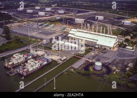 LAKE MARACAIBO, VENEZUELA, OCTOBER 1988 - Aerial of Lagoven oil company operations on waterfront, in Zulia State. Stock Photo