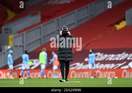 Liverpool manager Jurgen Klopp adjusts his mask before the Premier League match at Anfield, Liverpool. Picture date: Sunday February 7, 2021. Stock Photo