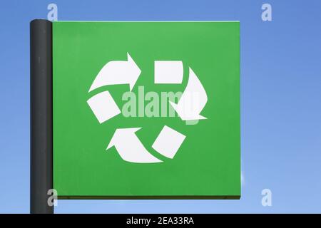 Recycling sign on a pole Stock Photo