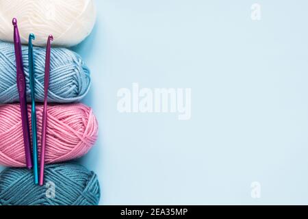 Blue green yarn crochet hook hi-res stock photography and images - Alamy