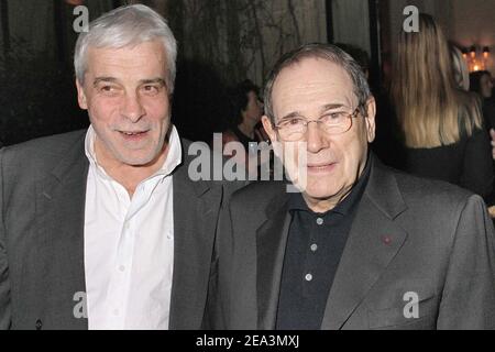 Jury member French actor Jacques Weber and Robert Hossein during the 'Carte Noire Cine Roman Awards' at hotel Plaza Athene in Paris, France on April 3, 2005. Photo by Benoit Pinguet/ABACA. Stock Photo