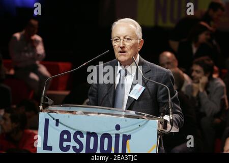 George Sarre (MRC) speaks at the rally of French left parties for the NO vote at the European referendum, held at the Zenith hall in Paris, France on April 14, 2005. Phot by Edouard Bernaux/ABACA. Stock Photo