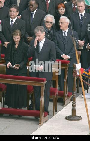 German President Horst Koehler, right, and his wife Eva are listening the installment Mass of Pope Benedict XVI in St. Peter's square at the Vatican, Sunday, April 24, 2005. Photo by Laurent Zabulon/ABACA. Stock Photo