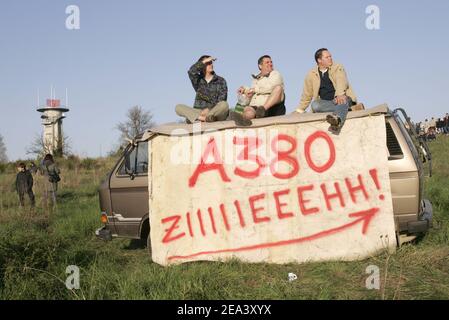 Spectators watching the Airbus A380, the world's largest passenger plane, taking off successfully on its maiden flight at Blagnac airport near Toulouse, southwestern France, on Wednesday April 27, 2005. The 555-seat superjumbo is expected to enter service in mid-2006. Photo by Mousse-Soussan-Zabulon/ABACA. Stock Photo