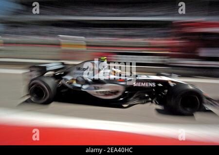 Spanish Formula 1 driver Pedro de la Rosa (team McLaren) during the training session, at the Catalunya circuit, in Barcelona, Spain, on May 6, 2005. Photo by Thierry Gromik/ABACA. Stock Photo