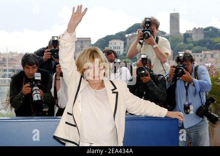File Photo - French actress Jeanne Moreau poses during a photocall for French director Francois Ozon's film 'Le Temps qui Reste' at the 58th International Cannes Film Festival, in Cannes, Southern France, on May 16, 2005. Actress Jeanne Moreau, one of French cinema's biggest stars of the last 60 years, has died at the age of 89. The star is probably best known for her role in Francois Truffaut's 1962 new wave film Jules et Jim. She won a number of awards including the best actress prize at Cannes for Seven Days... Seven Nights in 1960. She also worked with Orson Welles on several films and won Stock Photo
