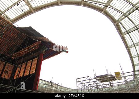 EXCLUSIVE. Chinese workers start building a 150m stage set to recreate Beijing's Forbidden City inside the Stade de France stadium, near Paris, France, on May 16, 2005, for a spectacular production of Puccini's Opera 'Turandot' by Chinese director Zhang Yimou, to be staged live on May 28, with 450 performers of the China National Dance Ensemble wearing 1,000 embroidered silk costumes. Photos by Stephane Kempinaire-Nicolas Gouhier/CAMELEON/ABACA. Stock Photo