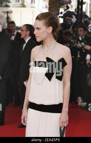 Hilary Swank (wearing Chopard necklace) attends the Closing Ceremony of the 58th International Cannes Film Festival in Cannes, France, on May 21, 2005. Photo by Hahn-Nebinger-Klein/ABACA. Stock Photo