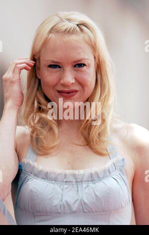 U.S. actress Renee Zellweger is honored with the 2,286th star on the Hollywood Walk of Fame in Los Angeles, CA, USA, on May 24, 2005. Photo by Lionel Hahn/ABACA. Stock Photo