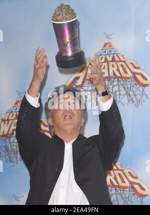 Dustin Hoffman, winner for Best Comedic Performance for 'Meet The Fockers' poses in the press room at the 2005 MTV Movie Awards. Los Angeles, June 4, 2005. Photo by Lionel Hahn/ABACA. Stock Photo